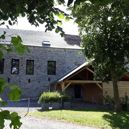 Cozy Farmhouse In With Covered Terrace بيت للعطل *